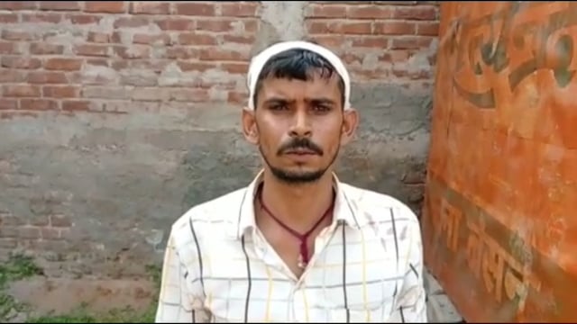 पैसेंजर को लेकर मैजिक चालक और ई रिक्शा चालक के बीच मारपीट