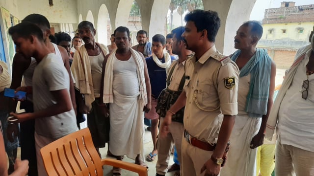 चानन  : उमवि. दाडीसीर मे ग्रामीणों द्वारा लगाया ताला को पुलिस खोलाया।