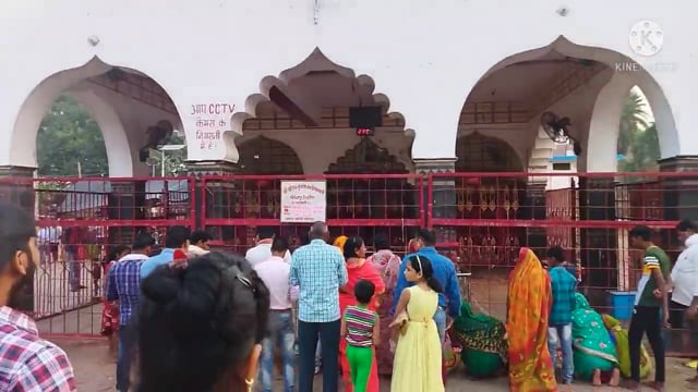 तेलडीहादुर्गा मंदिरमें  बलि चढ़ाने उमड़ी लोगों की भीड़  प्रशासन के अनुसार दसहजार  से ज्यादा पठा की बलि चढ़ने का अनुमान