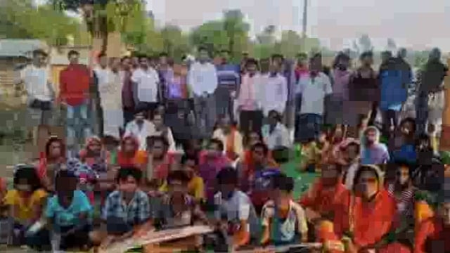 सामुदायिक पोलिसिंग चलित थाना कार्यक्रम ग्राम PV 19 बैकुंठपुर में लगाकर ग्रामीणों की समस्याओं को सुना गया।