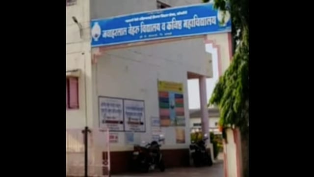 झरे येथे जवाहरलाल नेहरू विद्यालयाच्या hsc बॅचच्या माजी विद्यार्थ्यांचा मेळावा

