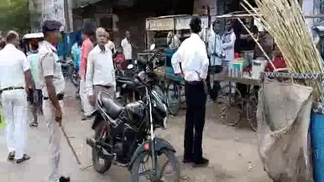 हिलसा शहर के योगीपुर मोड़ के समीप एसडीओ राधाकांत के नेतृत्व में चलाया गया अतिक्रमण हटाओ अभियान