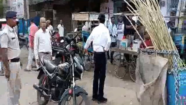 हिलसा शहर के योगीपुर मोड़ के समीप एसडीओ राधाकांत के नेतृत्व में चलाया गया अतिक्रमण हटाओ अभियान