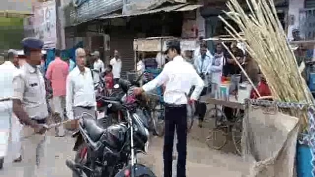 हिलसा शहर के योगीपुर मोड़ के समीप एसडीओ राधाकांत के नेतृत्व में चलाया गया अतिक्रमण हटाओ अभियान