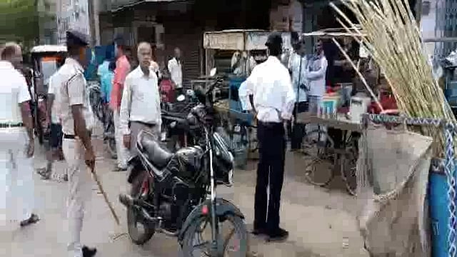 हिलसा शहर के योगीपुर मोड़ के समीप एसडीओ राधाकांत के नेतृत्व में चलाया गया अतिक्रमण हटाओ अभियान