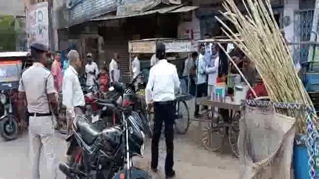 हिलसा शहर के योगीपुर मोड़ के समीप एसडीओ राधाकांत के नेतृत्व में चलाया गया अतिक्रमण हटाओ अभियान