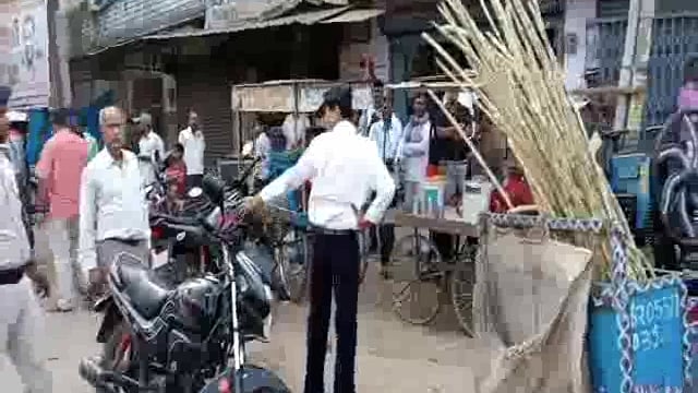 हिलसा शहर के योगीपुर मोड़ के समीप एसडीओ राधाकांत के नेतृत्व में चलाया गया अतिक्रमण हटाओ अभियान