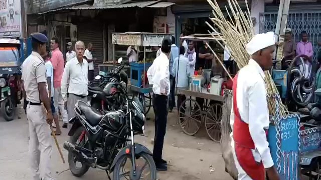 हिलसा शहर के योगीपुर मोड़ के समीप एसडीओ राधाकांत के नेतृत्व में चलाया गया अतिक्रमण हटाओ अभियान