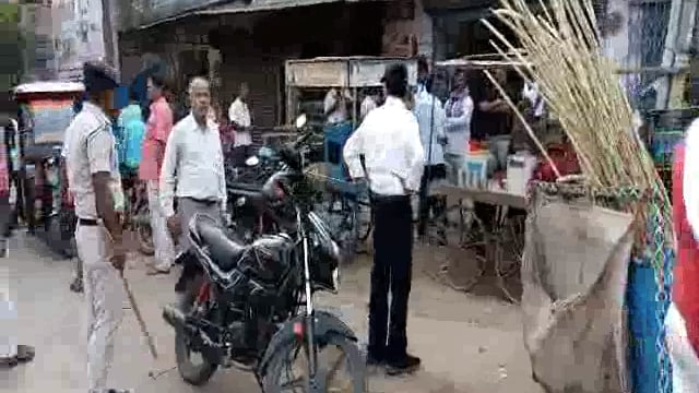 हिलसा शहर के योगीपुर मोड़ के समीप एसडीओ राधाकांत के नेतृत्व में चलाया गया अतिक्रमण हटाओ अभियान