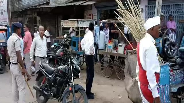 हिलसा शहर के योगीपुर मोड़ के समीप एसडीओ राधाकांत के नेतृत्व में चलाया गया अतिक्रमण हटाओ अभियान