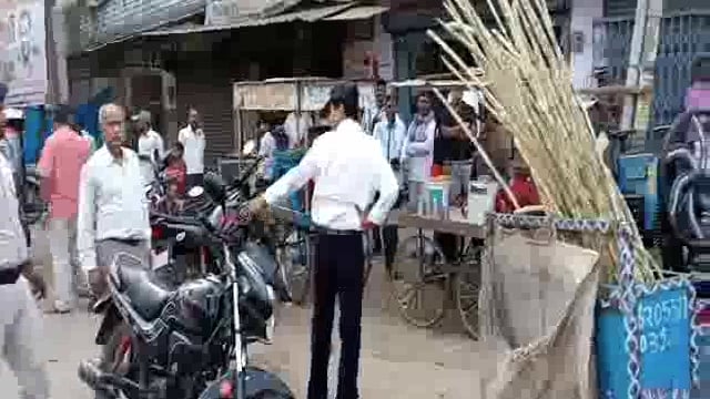 हिलसा शहर के योगीपुर मोड़ के समीप एसडीओ राधाकांत के नेतृत्व में चलाया गया अतिक्रमण हटाओ अभियान