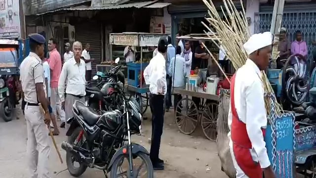 हिलसा शहर के योगीपुर मोड़ के समीप एसडीओ राधाकांत के नेतृत्व में चलाया गया अतिक्रमण हटाओ अभियान