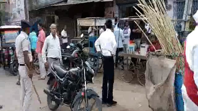 हिलसा शहर के योगीपुर मोड़ के समीप एसडीओ राधाकांत के नेतृत्व में चलाया गया अतिक्रमण हटाओ अभियान