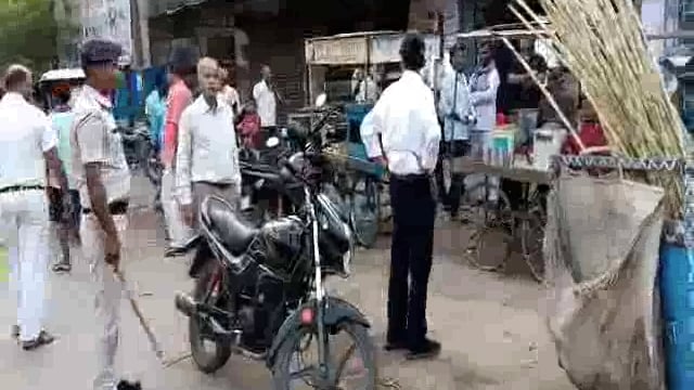 हिलसा शहर के योगीपुर मोड़ के समीप एसडीओ राधाकांत के नेतृत्व में चलाया गया अतिक्रमण हटाओ अभियान