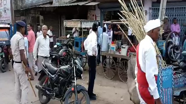 हिलसा शहर के योगीपुर मोड़ के समीप एसडीओ राधाकांत के नेतृत्व में चलाया गया अतिक्रमण हटाओ अभियान