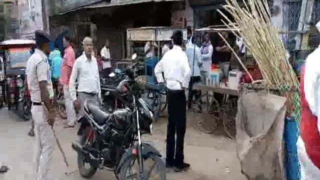 हिलसा शहर के योगीपुर मोड़ के समीप एसडीओ राधाकांत के नेतृत्व में चलाया गया अतिक्रमण हटाओ अभियान