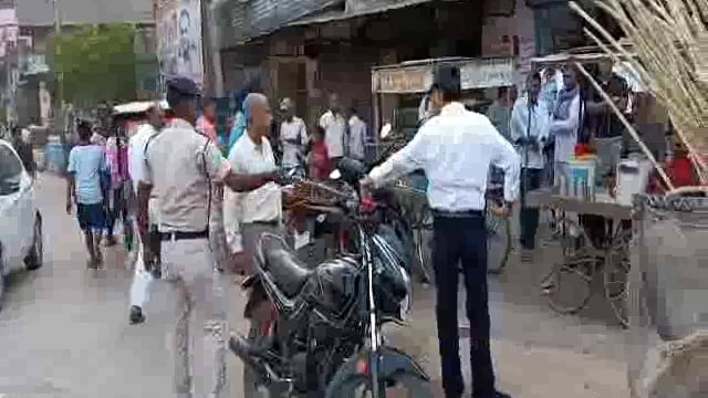 हिलसा शहर के योगीपुर मोड़ के समीप एसडीओ राधाकांत के नेतृत्व में चलाया गया अतिक्रमण हटाओ अभियान