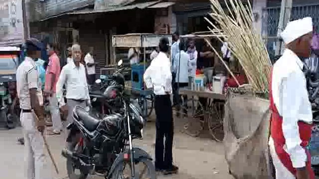 हिलसा शहर के योगीपुर मोड़ के समीप एसडीओ राधाकांत के नेतृत्व में चलाया गया अतिक्रमण हटाओ अभियान