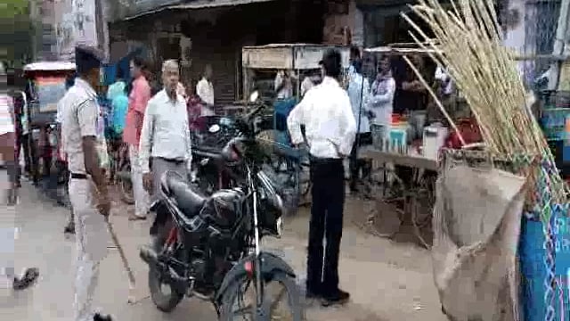 हिलसा शहर के योगीपुर मोड़ के समीप एसडीओ राधाकांत के नेतृत्व में चलाया गया अतिक्रमण हटाओ अभियान