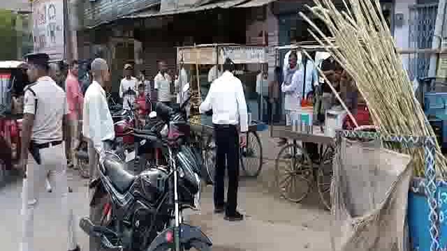 हिलसा शहर के योगीपुर मोड़ के समीप एसडीओ राधाकांत के नेतृत्व में चलाया गया अतिक्रमण हटाओ अभियान