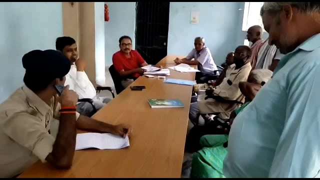 रहुई थाना परिसर में भूमि से संबंधित विवाद निपटारे को लेकर लगाया गया जनता दरबार