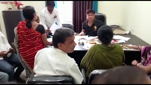 अमरपुर : नगर पंचायत आम चुनाव को लेकर  मतदाता सूची विखंडीकरन के लिए प्रखंड मुख्यालय में हुईं BLO की बैठक l