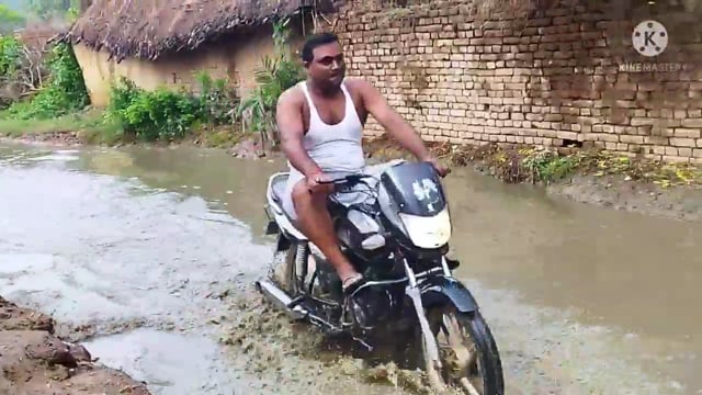 फुल्लीडुमर भौरामोड़ सड़क गनोरा गांव के पास गड्ढे में तब्दील दर्जनों वाहन होते दुर्घटनाग्रस्त ग्रामीणों ने किया प्रदर्शन