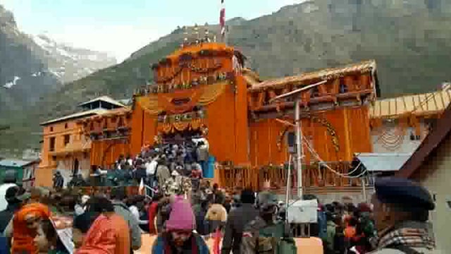 बदरीनाथ धाम के कपाट खुले।*
