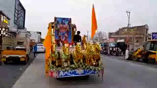भगवान परशुराम यांच्या जयंती निमित्त शहरात भव्य शोभा यात्रेची मिरवणूक