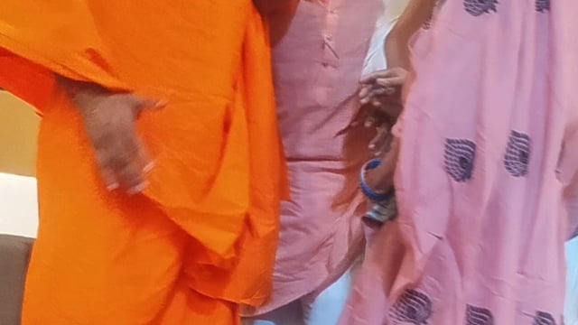 चानन  : गोपालपुर गांव निवासी अनुज त्यागी योगगुरु बाबा रामदेव से आशीर्वाद प्राप्त कर हुए धन्य। 