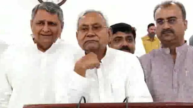 जनता दरबार के  पश्चात मुख्यमंत्री ने पत्रकारों के सवाल कॉमन सिविल कोड पर अपना वक्तव्य रखा