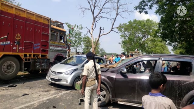 बेलहर:-ट्रक व स्कॉर्पियो में सीधी टक्कर ,बाल बाल बचे चालक