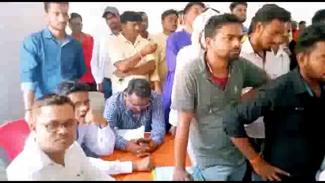 चुनाव पर्यवेक्षक के साथ निर्वाची पदाधिकारियों और पंचायत चुनाव प्रत्याशियों की डुमरी में आज हुई बैठक