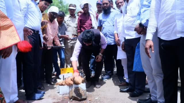 शहरातील मुख्य रस्त्यावर चार ट्राफिक सिग्नलचे राज्यमंत्री संजय बनसोडे यांच्या हस्ते शुभारंभ