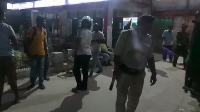 घर मे घुसकर पत्नी, पति व बेटी को पीटा