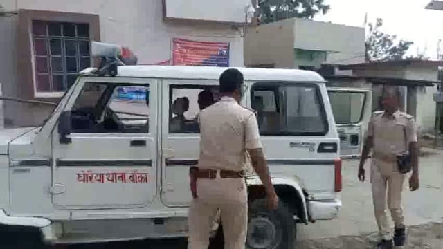 वाहन चेकिंग के दौरान धोरैया पुलिस ने 25 लीटर देसी महुआ शराब के साथ दो कारोबारी को किया गिरफ्तार, बाइक जब्त