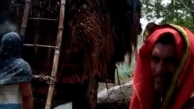 करमा गांव में बिजली के तार में सटने के कारण ट्रैक्टर की ट्रॉली पर लदा बिचाली जलकर हुआ राख