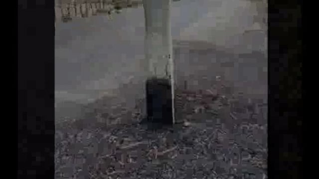 सड़क के बीच में बिजली का खंभा मुसीबत बना, सक्षम विभाग के लापरवाही से कभी भी बड़ा हादसा हो सकता है.


