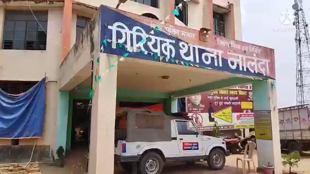 शराब कारोबारी के विरुद्ध हुई छापेमारी , मौके से फरार हुए कारोबारी