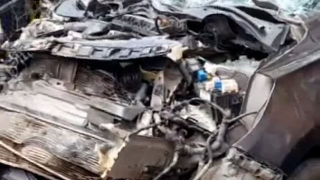 तीन वाहन की टक्कर में कार पर सवार एक ही परिवार के 2 महिला सहित एक पुरुष की मौत