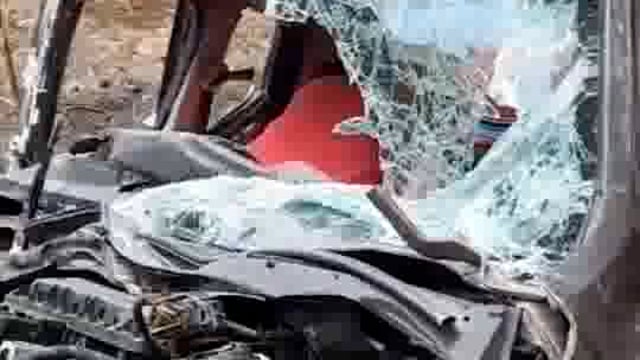 सड़क दुर्घटना में दो महिला सहित तीन की मौत