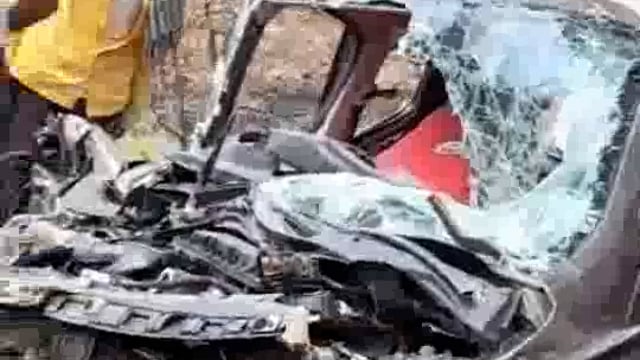सड़क दुर्घटना में दो महिला सहित एक पुरुष की मौत