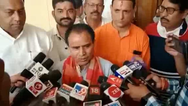 शिक्षा मंत्री धन सिंह रावत
अब नहीं चलेगी प्राइवेट स्कूलों की मनमानी, शिक्षा मंत्री धन सिंह रावत ने दिए ये कड़े निर्देश