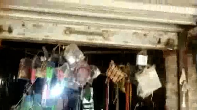 किचीनमा चौक स्थित एक इलेक्ट्रॉनिक दुकान से अज्ञात चोरों ने भिंडलेटर तोड़कर ₹25000 मूल्य की सामान चुराया।