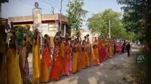 हिलसा प्रखंड के बभनडिहा में शिवलिंग प्राण प्रतिष्ठा को लेकर निकाली गई कलश यात्रा