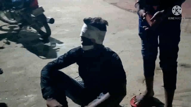  प्रखंड क्षेत्र के प्रसंडो गांव के समीप जानवर बचाने के क्रम में बाइक से गिरकर एक युवक घायल हो गया। 