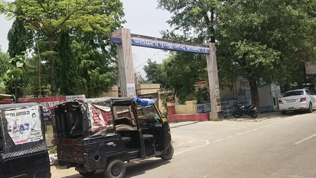 कुंडा थाना क्षेत्र के गेट के आसपास बना टेंपो स्टैंड प्रशासन बना मूकदर्शक अब देखना है कि प्रशासन द्वारा इस मामले को संज्ञ