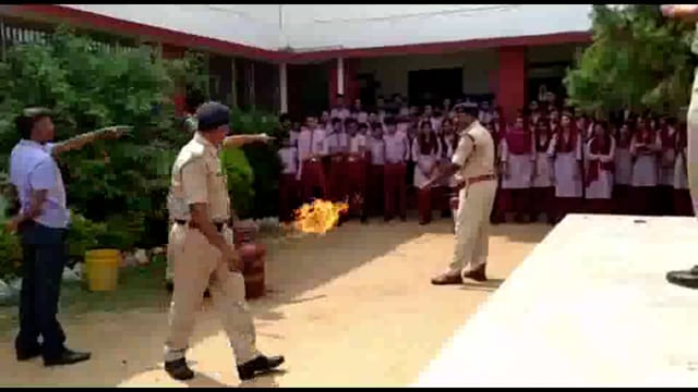आग से बचाव को लेकर हसपुरा के दक्ष पब्लिक स्कूल में जन जागरण अभियान