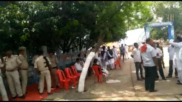 मुख्यमंत्री नीतीश कुमार अपनी पत्नी की 16वीं पुण्यतिथि मनाने पुहंचे अपने पैतृक गांव कल्याण विगहा 