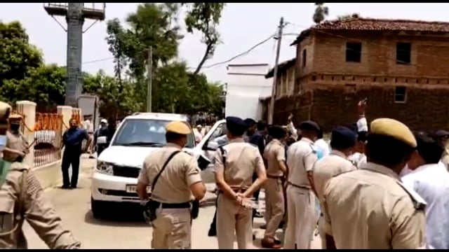 पत्नी की 16वीं पुण्यतिथि पर मुख्यमंत्री नीतीश कुमार पहुंचे अपनी पैतृक गांव कल्याणविगहा 